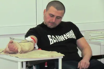 Вболівальники Волині здали кров на потреби воїнів українських: фото 8 з 18